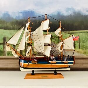 HERITAGE MINT Model ship H.M.S ENDEAVOR wood cloth Royal Navy 19” long Sailing